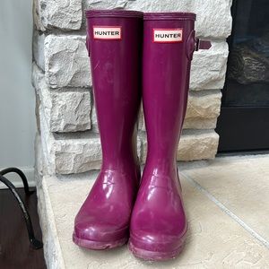 Size 4 plum Hunter boots